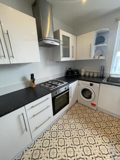 First Floor Apartment With Mountain Views 타이윈 외부 사진
